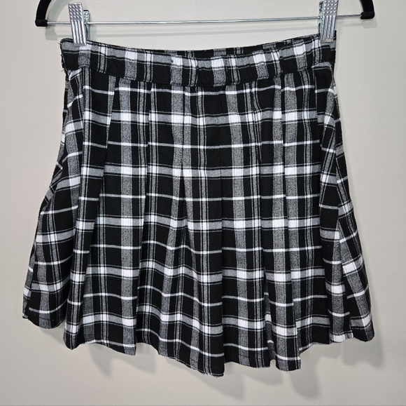 Hollister Black and White Plaid Skirt Size Small - Picture 2 of 6